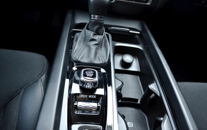 Volvo V60 cena 84900 przebieg: 231260, rok produkcji 2019 z Ćmielów małe 781